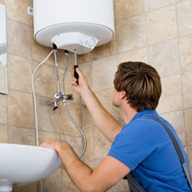 De l’eau coule dans le capot de protection