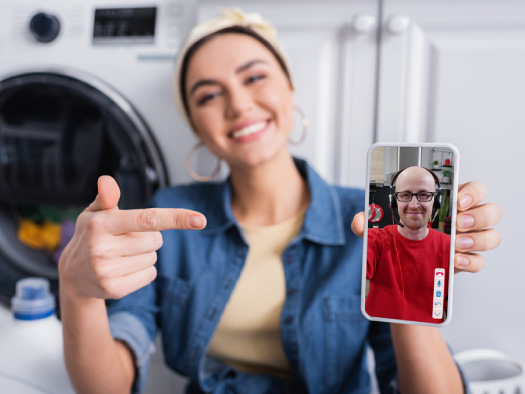 Réparez gratuitement en visio avec un technicien expert